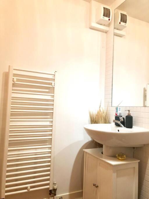 Modern Spacious Retreat Full Fibre Wi-Fi & Free Parking Единбург Екстериор снимка