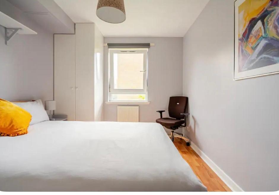 Modern Spacious Retreat Full Fibre Wi-Fi & Free Parking Единбург Екстериор снимка