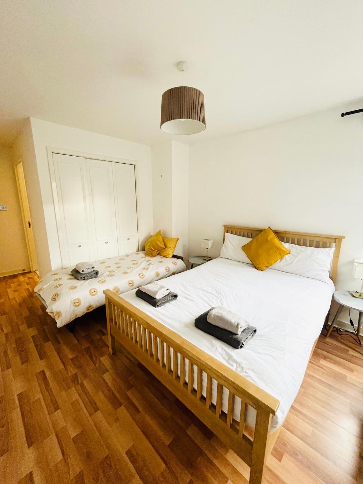 Modern Spacious Retreat Full Fibre Wi-Fi & Free Parking Единбург Екстериор снимка